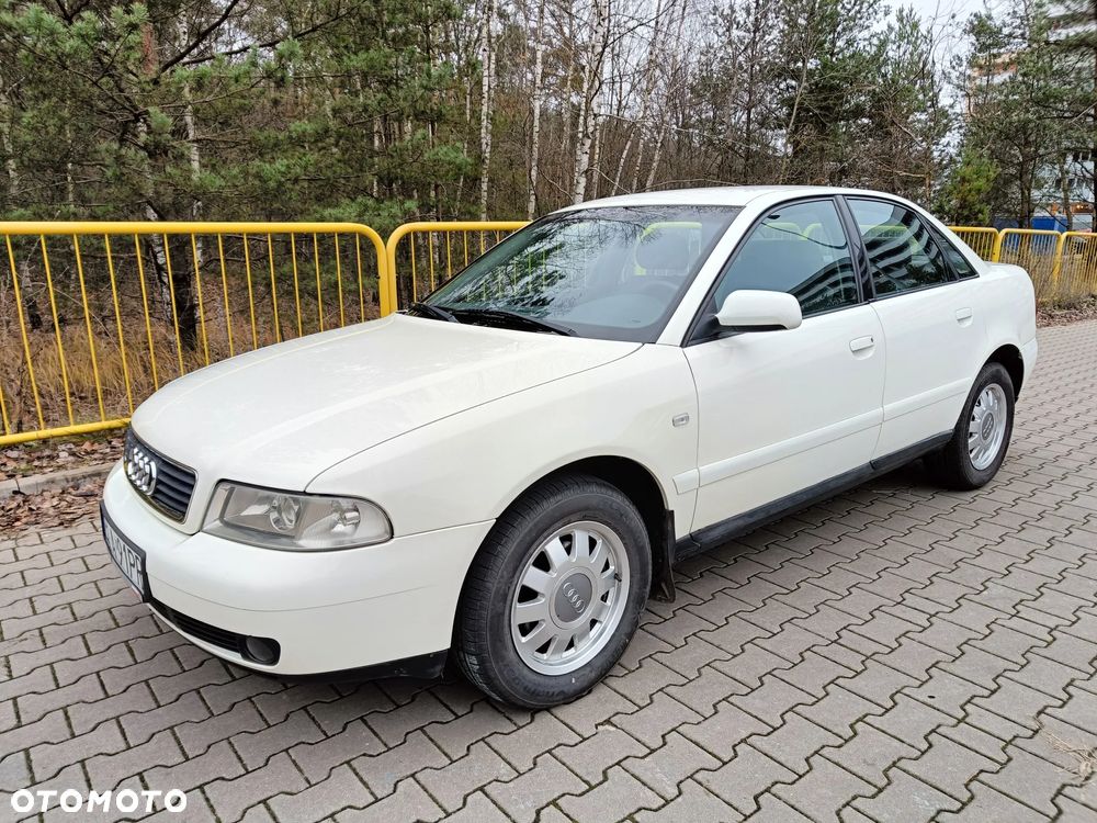 Audi A4 Limousine - 1