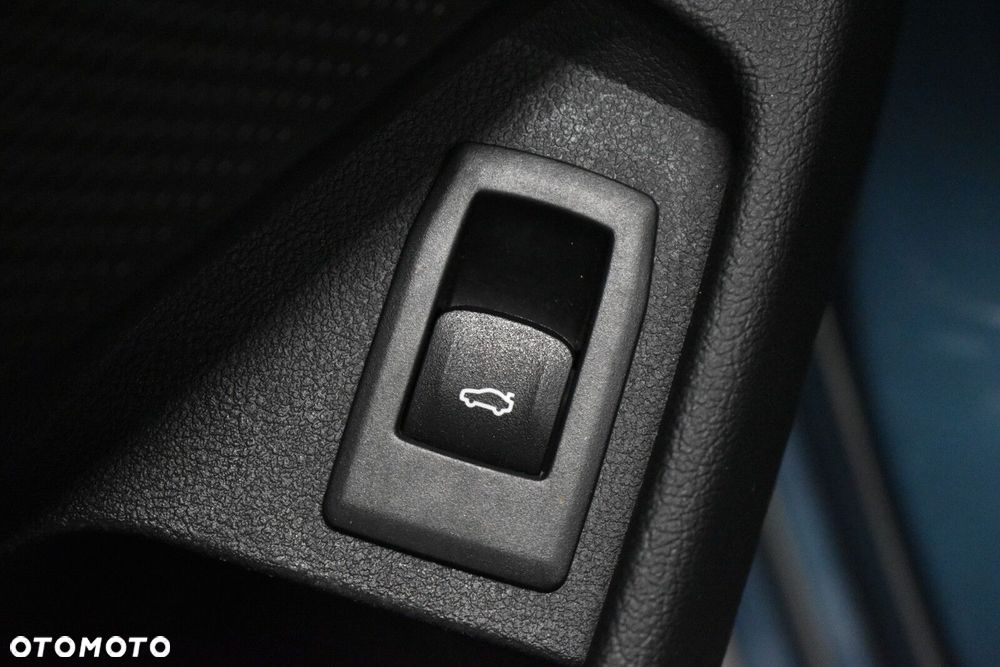 BMW Seria 3 320d xDrive Advantage - 9