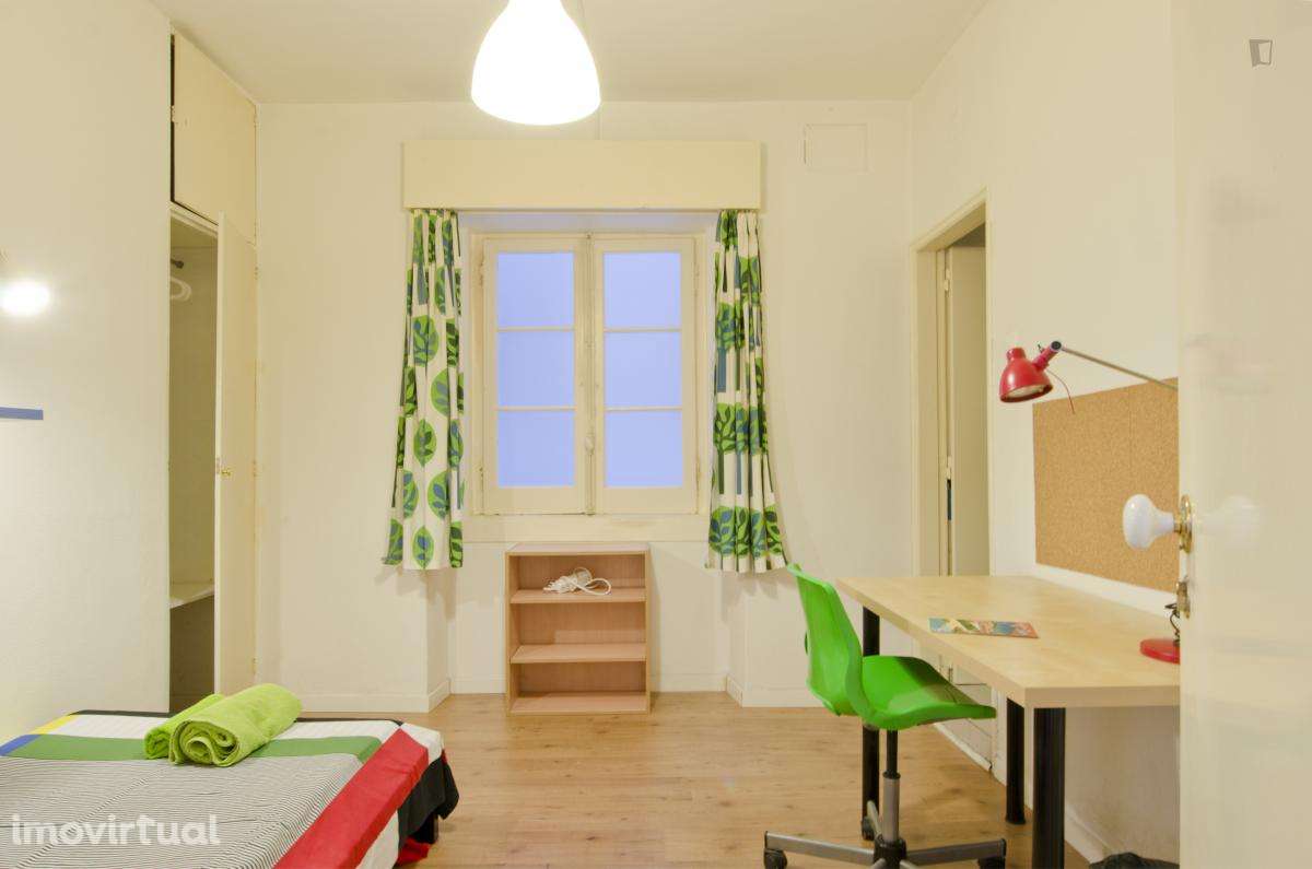 Quarto - localizado em Intendente Lisbon - Grande imagem: 3/16