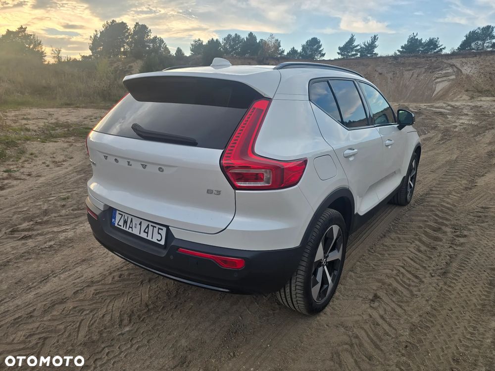 Volvo XC 40 B3 Plus Dark - 3