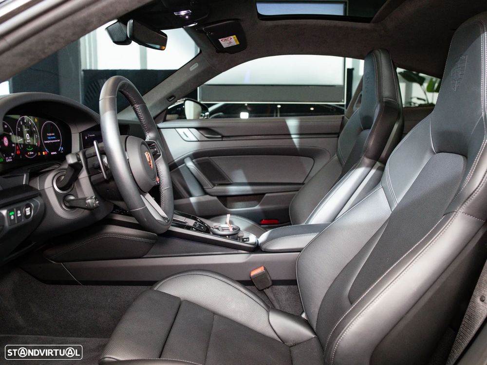 Porsche 911 (992) Carrera GTS - 24