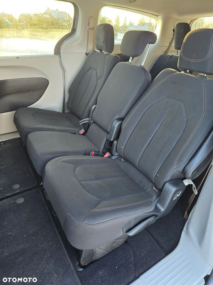 Chrysler Pacifica - 8