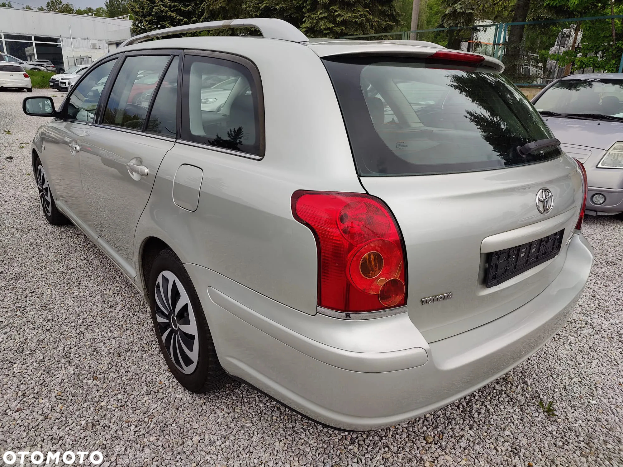 Toyota Avensis - 14