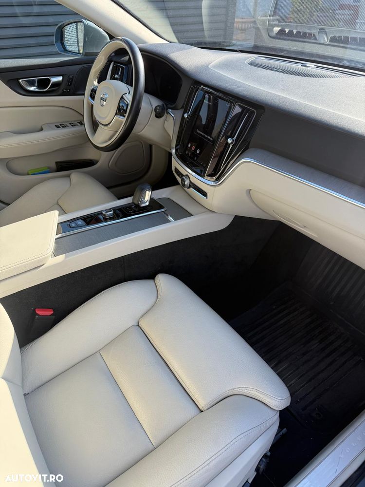 Volvo V60 B4 MHEV AT8 FWD Momentum Pro - 6