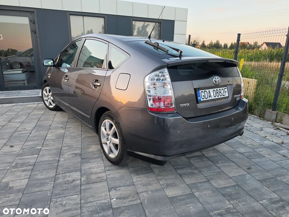 Toyota Prius - 25