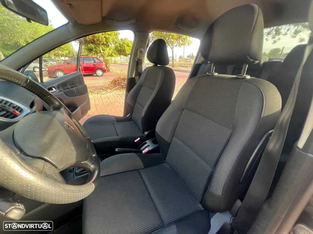 Peugeot 207 1.4 16V SE Sportium - 16