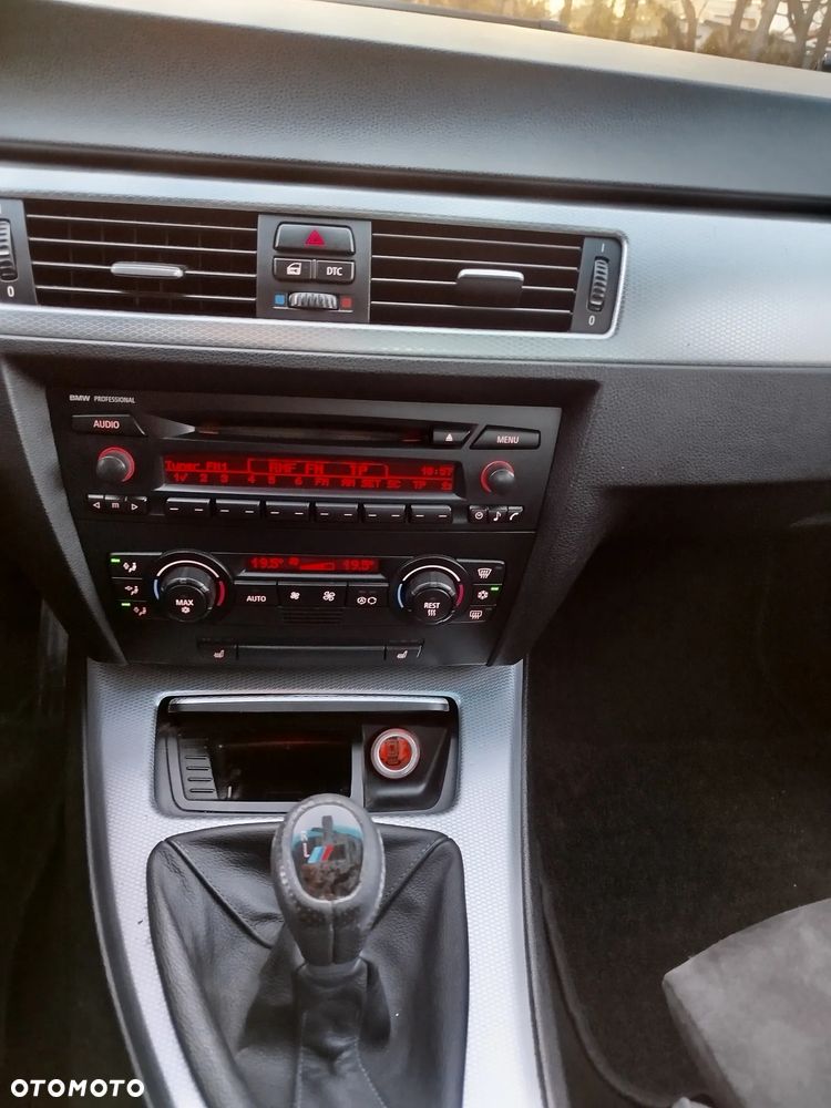 BMW Seria 3 320i - 10