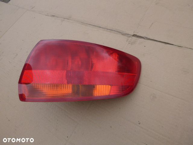 LAMPA PRAWY TYŁ PRAWA TYLNA AUDI A3 8P 5D - 14