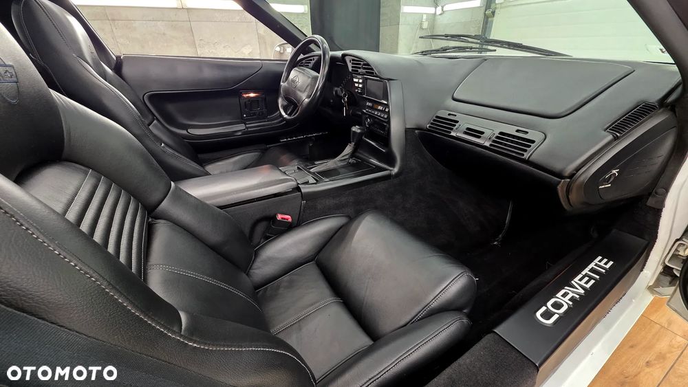 Chevrolet Corvette - 30