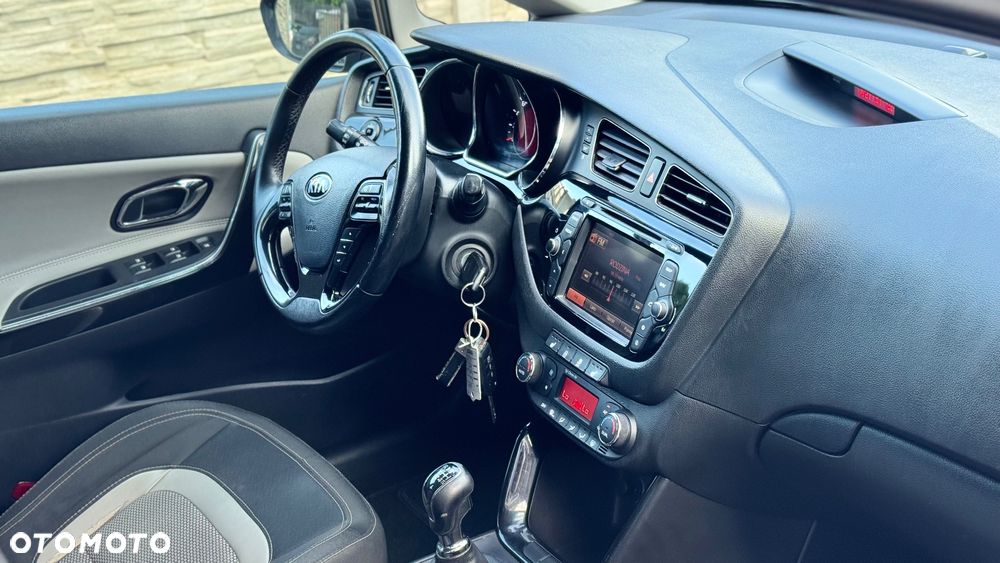 Kia Ceed 1.6 CRDi 128 Dream Team Edition - 39