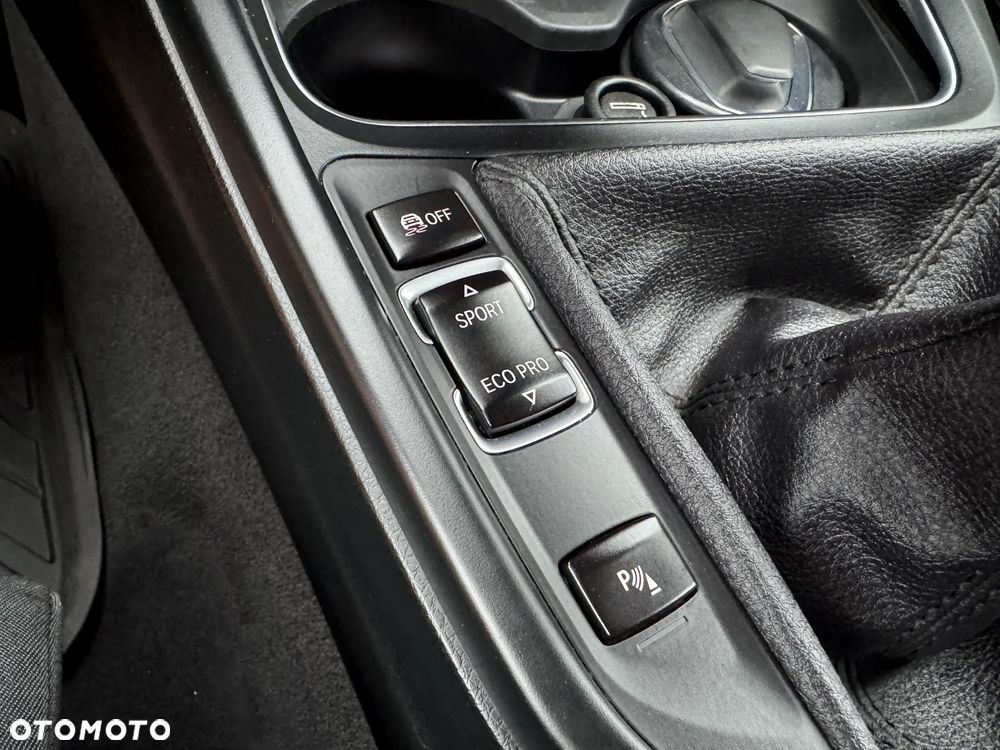 BMW Seria 3 320d Sport Line Shadow - 23