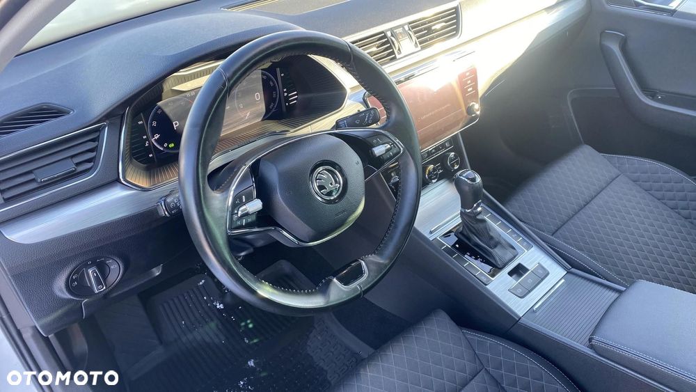 Skoda Superb 2.0 TDI SCR Ambition DSG - 10