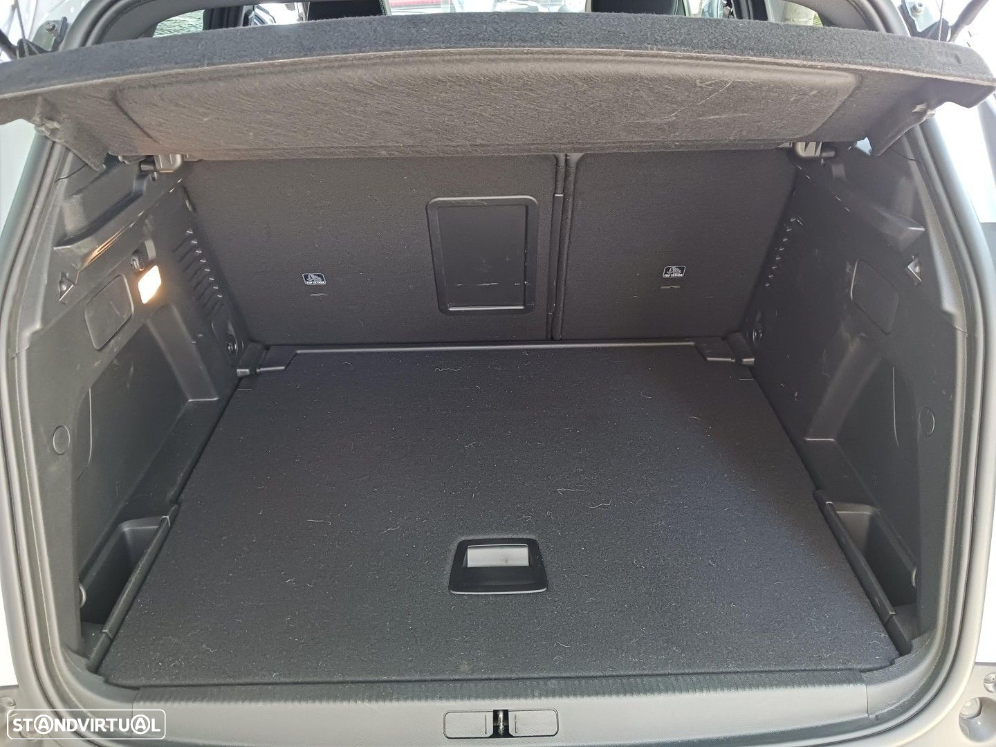 Peugeot 3008 1.5 BlueHDi Allure Pack EAT8 - 32