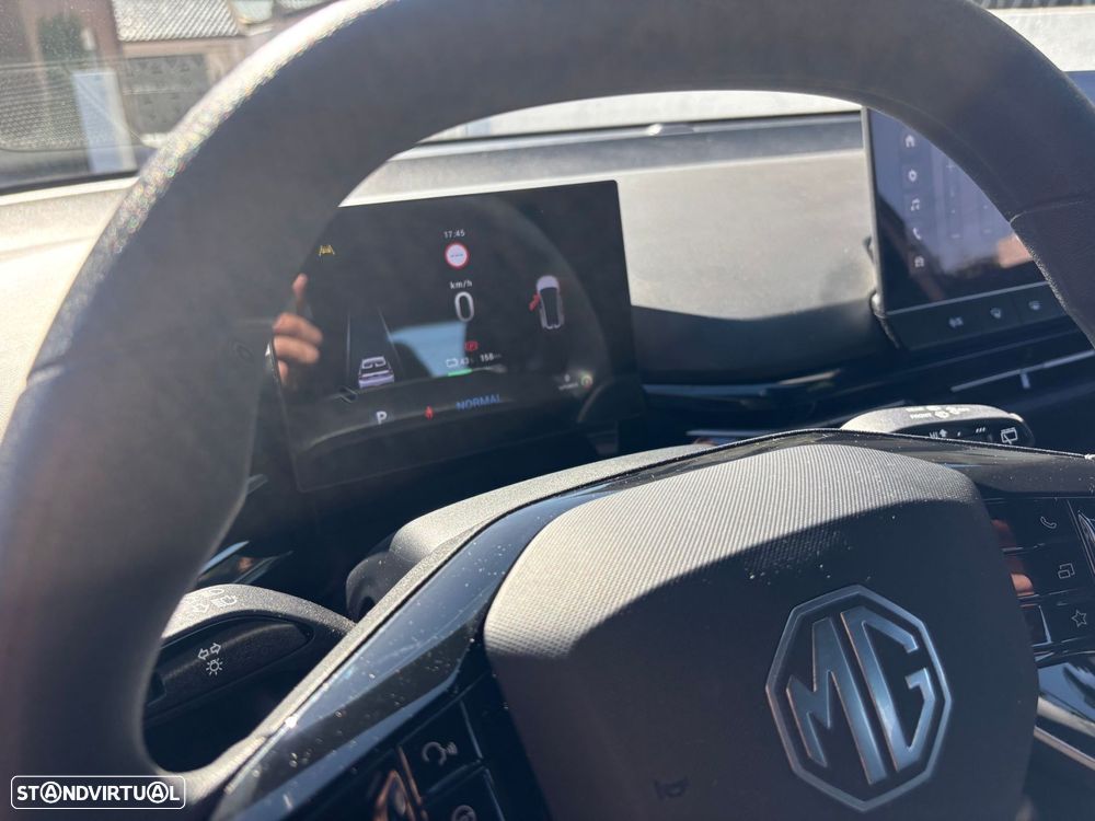 MG MG4 64 kWh Luxury - 14