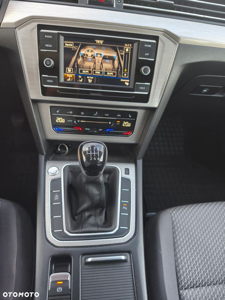 Volkswagen Passat - 16