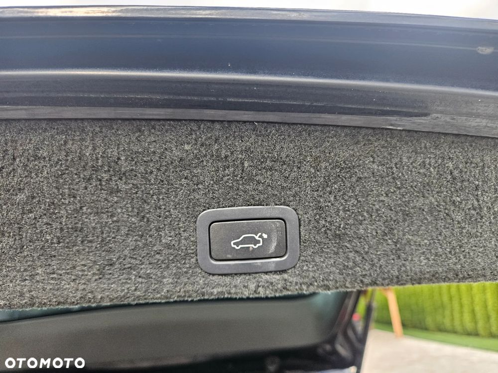 Volvo XC 60 2.4D AWD RDesign - 32