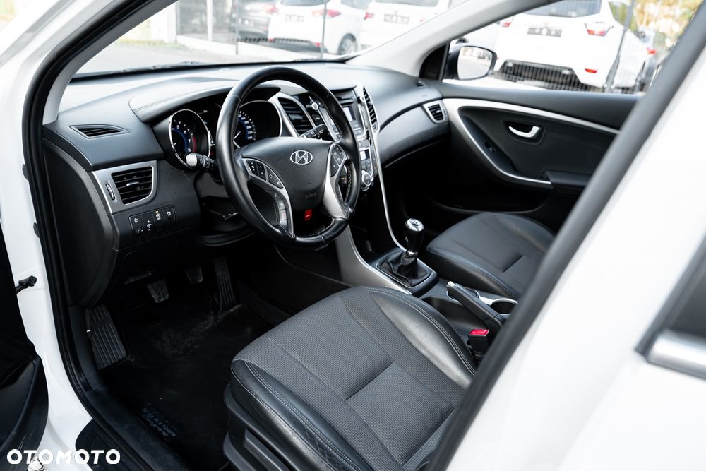 Hyundai i30 i30cw 1.6 Trend - 16