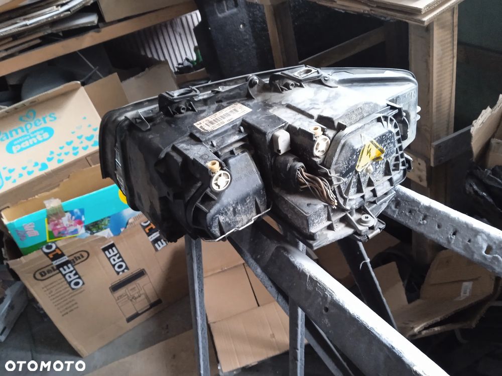 LAMPA PRZÓD PRAWA XENON AUDI A4 B6 8E0941004C 8E0990008C 89305780 - 4