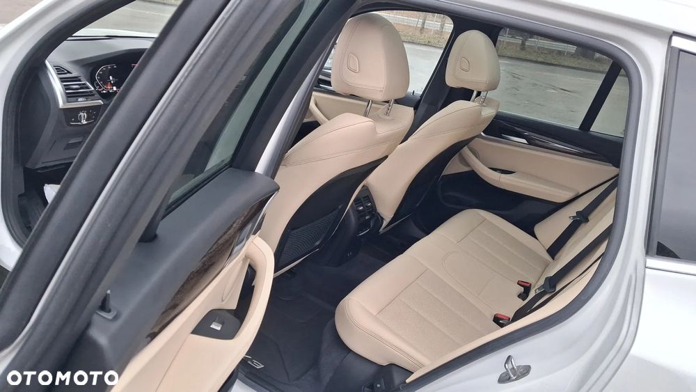 BMW X3 xDrive30i - 11