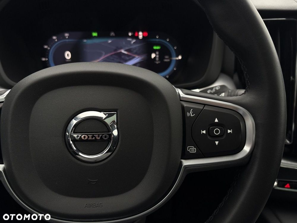 Volvo XC 60 T6 Plug-In Hybrid AWD Inscription - 17