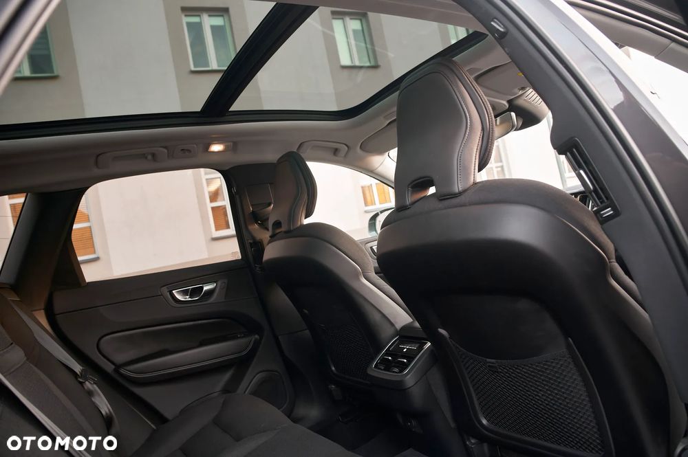 Volvo XC 60 B4 D Geartronic Momentum Pro - 27