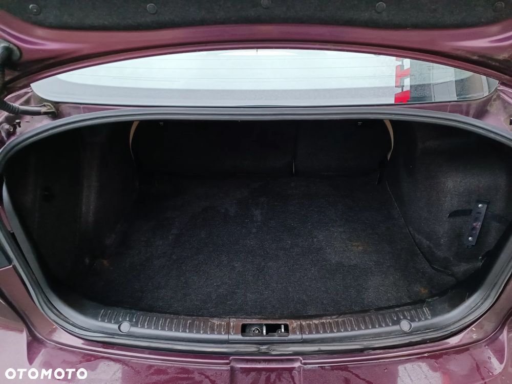 Mazda 3 2.0 Exclusive + - 23