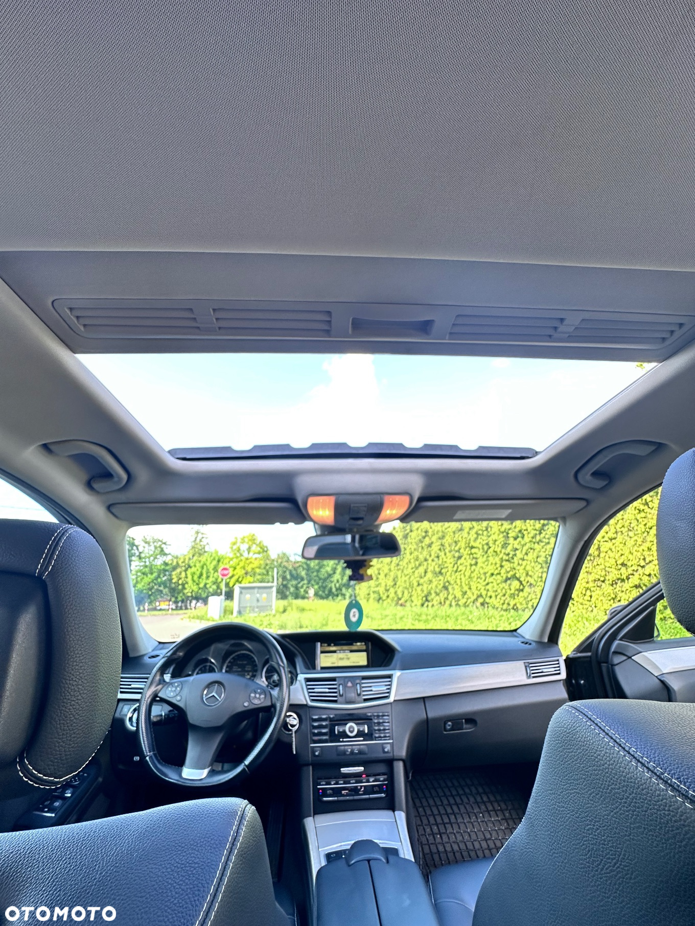 Mercedes-Benz Klasa E 300 CDI BlueEff Avantgarde - 23