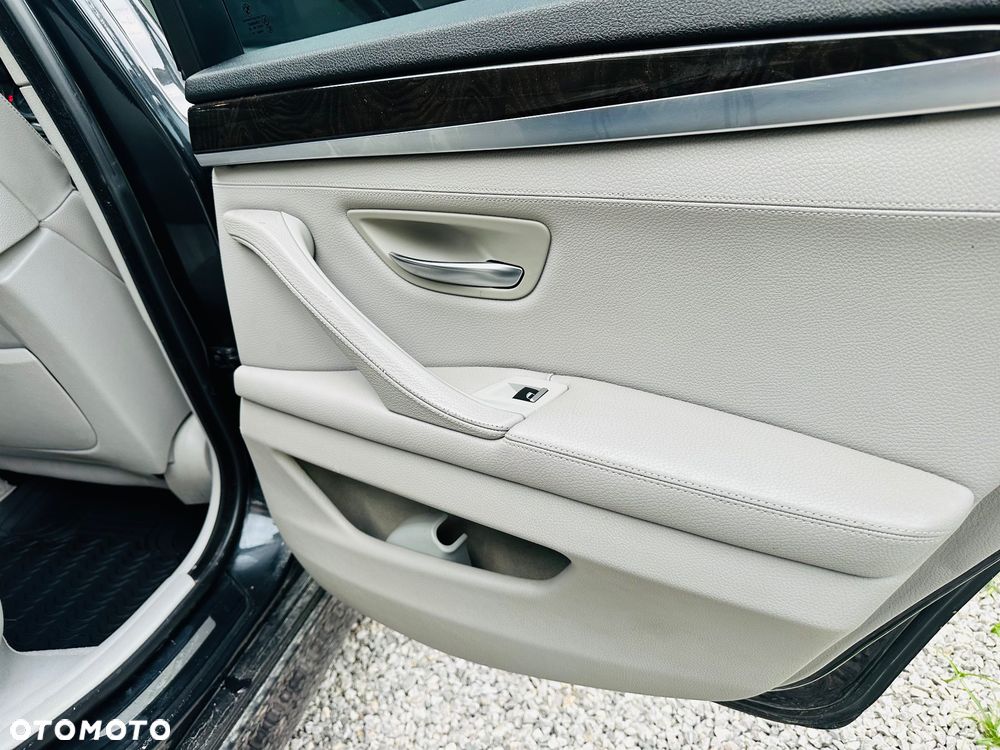 BMW Seria 5 535i xDrive Luxury Line - 10