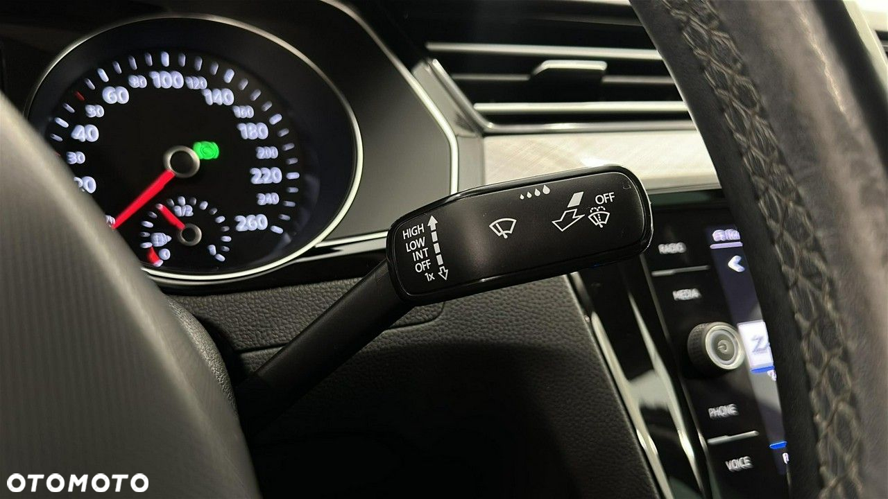 Volkswagen Passat 2.0 TDI EVO Business DSG - 24