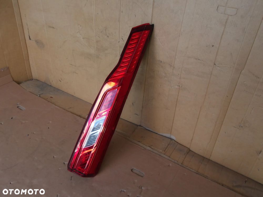 LAMPA LED PRAWY TYL MAXUS DELIVER 9 V90 SV63RL010R - 2