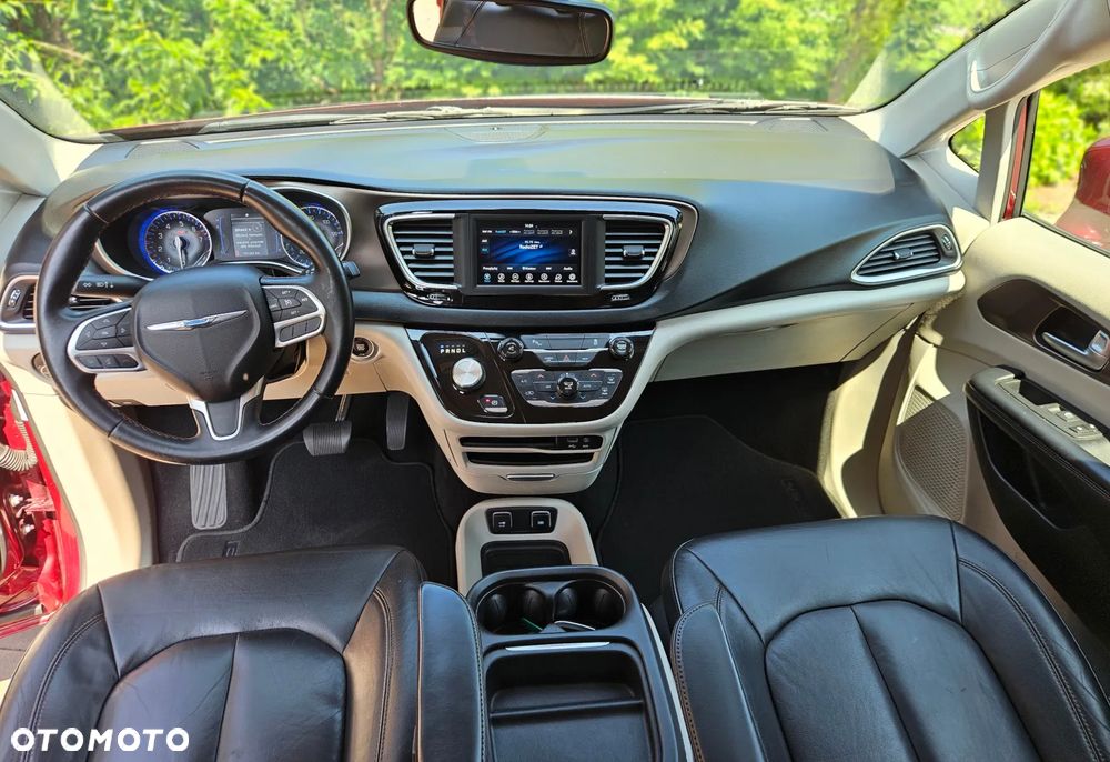 Chrysler Pacifica - 17