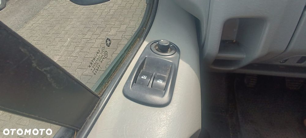 Opel Vivaro - 11