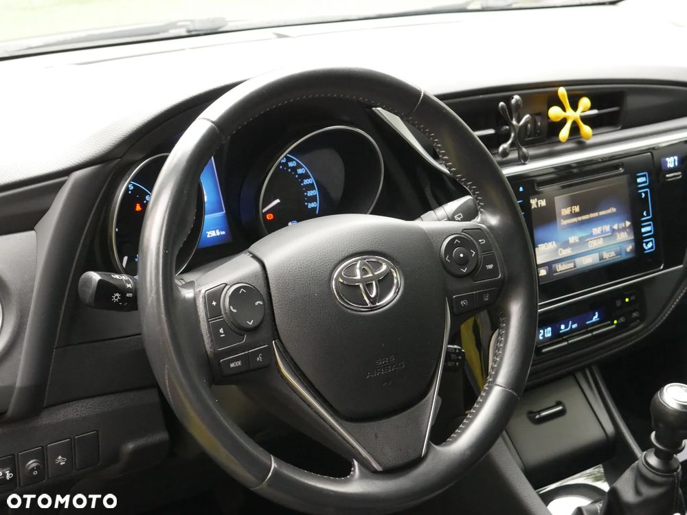 Toyota Auris 1.6 Premium - 5