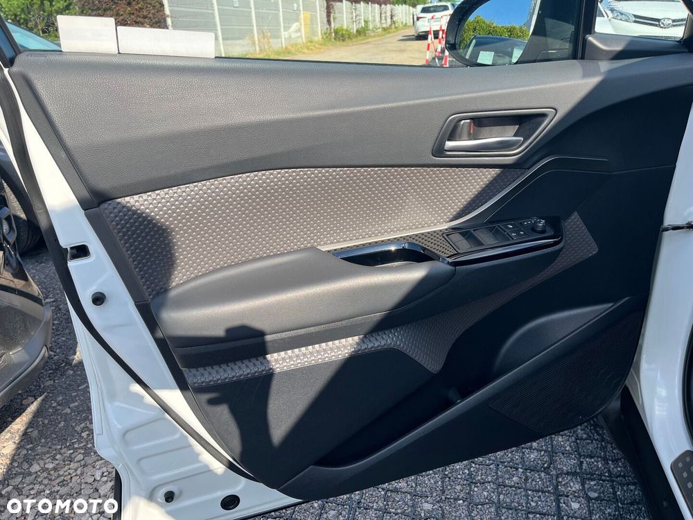 Toyota C-HR 2.0 Hybrid Executive - 23
