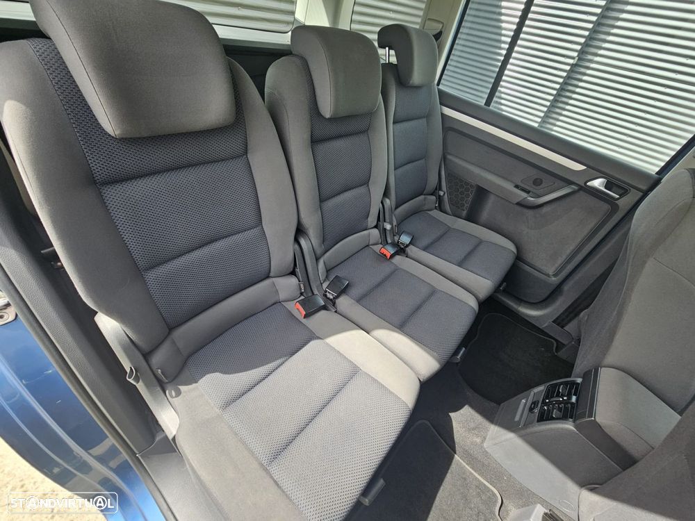 VW Touran 1.6 TDI Blue.Trendline 7L - 24