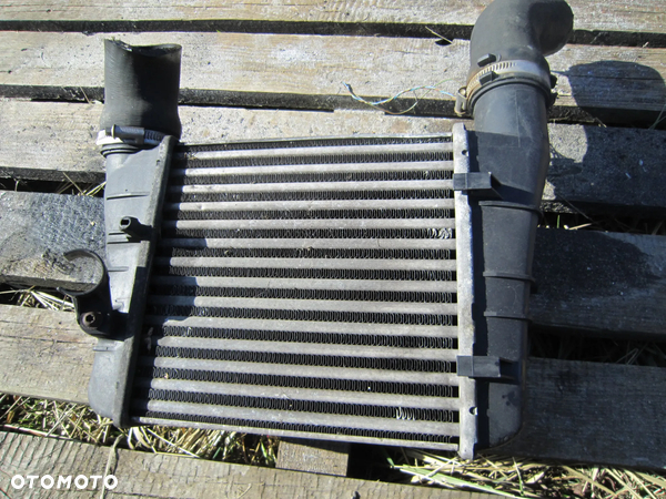 Intercooler chłodnica powietrza Audi 8E0145805AA