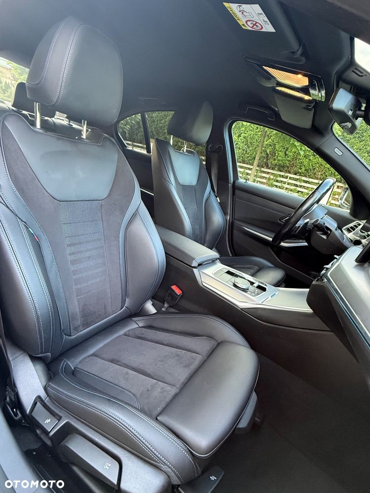 BMW Seria 3 320d xDrive M Sport sport - 32