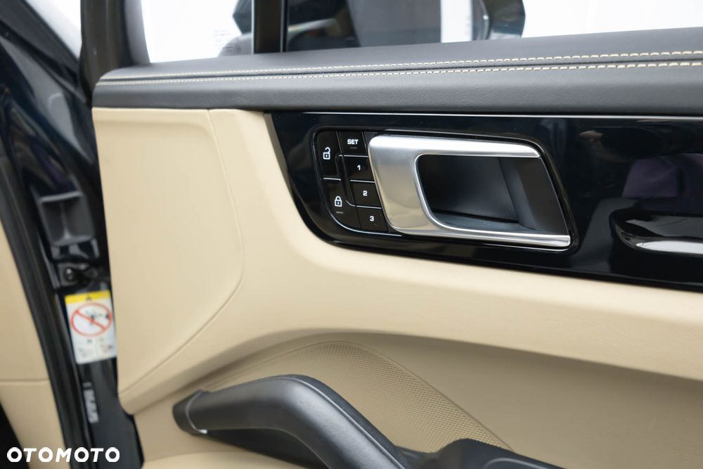 Porsche Cayenne - 22