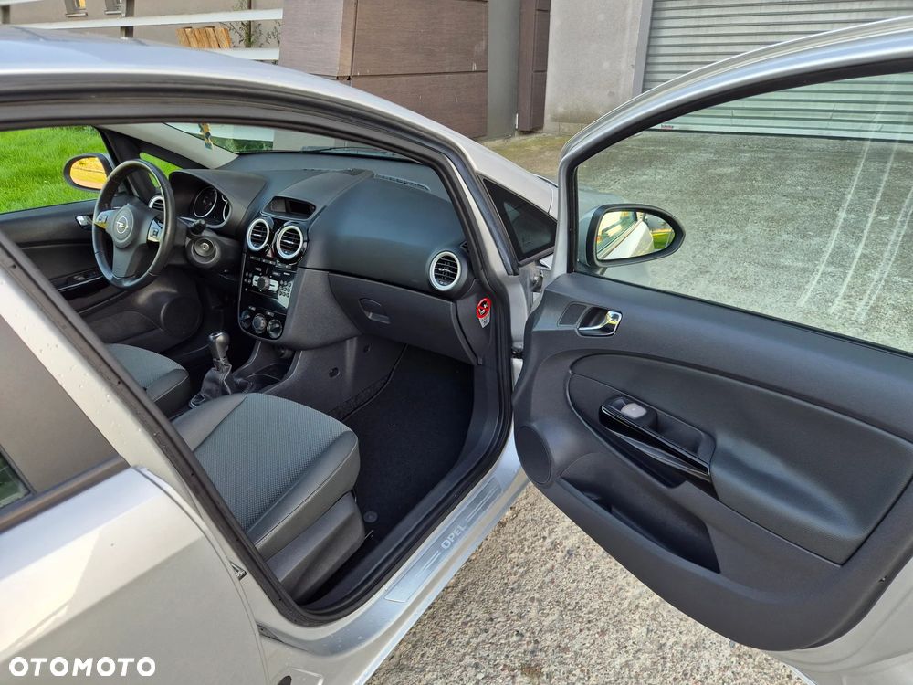 Opel Corsa 1.4 16V Innovation - 24