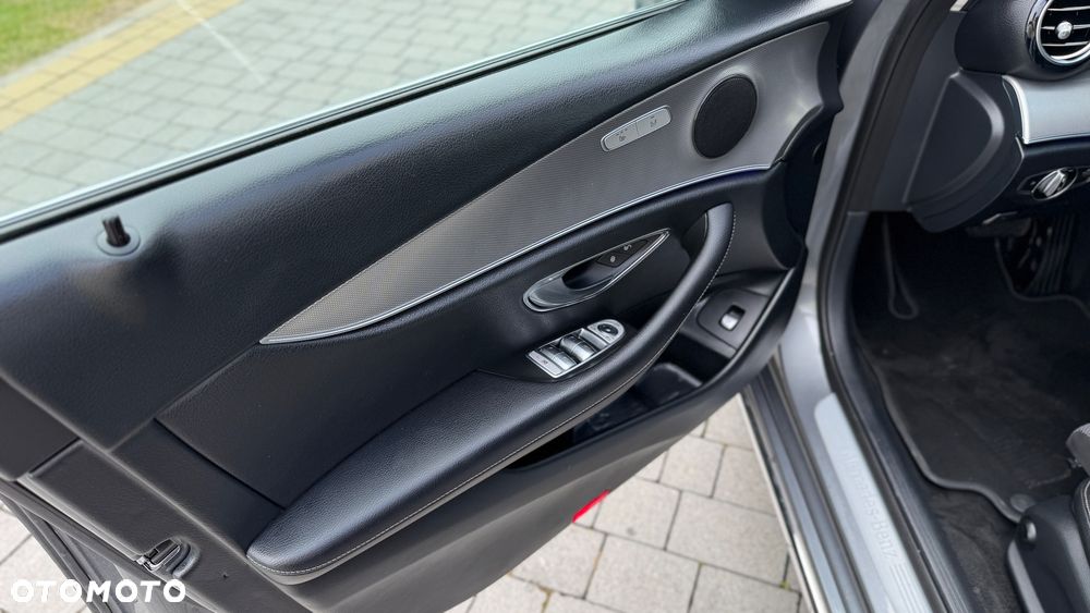 Mercedes-Benz Klasa E 220 d 4Matic 9G-TRONIC - 31