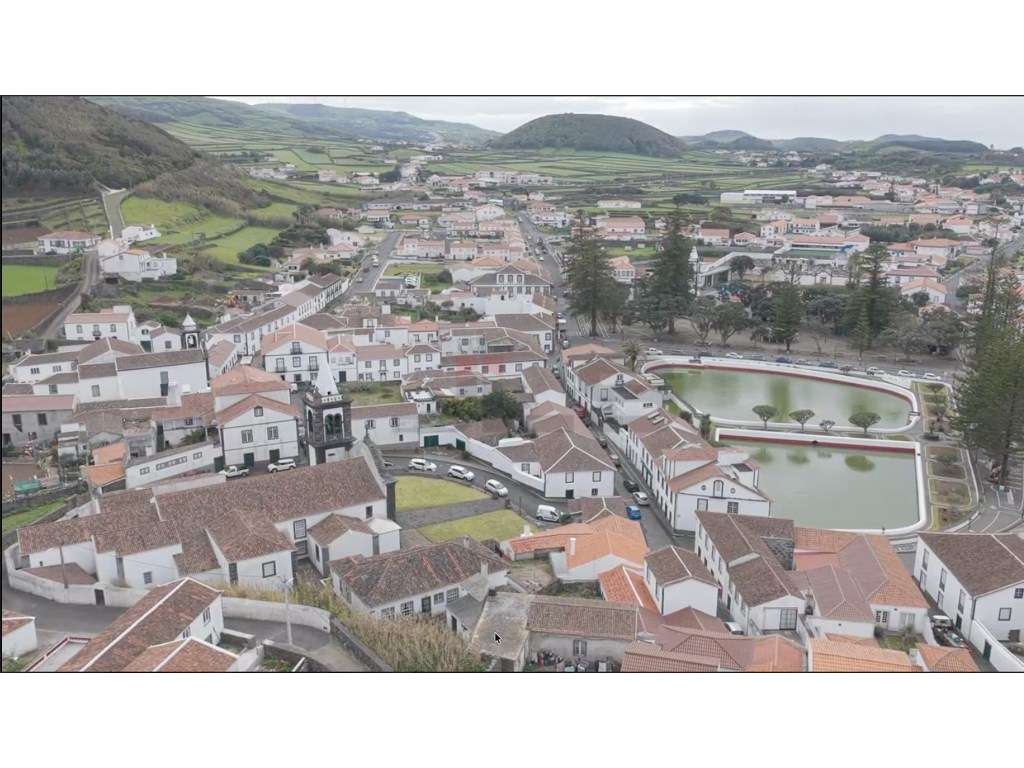 Oportunidade Única: Moradia para Remodelar no Coração de Santa Cruz... - Grande imagem: 3/21