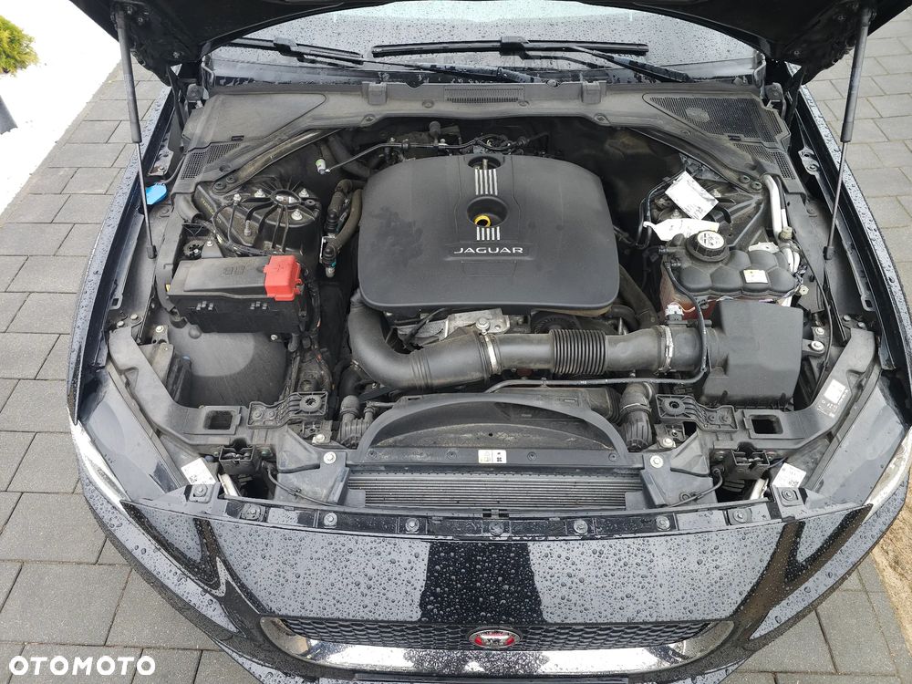 Jaguar XE 20t Prestige - 14
