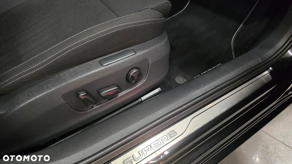 Skoda Superb 2.0 TDI SCR 4x4 Sportline DSG - 18