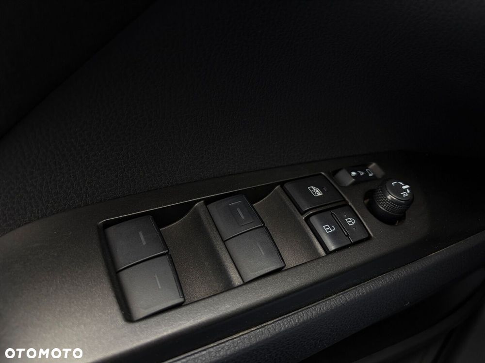 Toyota Camry 2.5 Hybrid Comfort CVT - 22