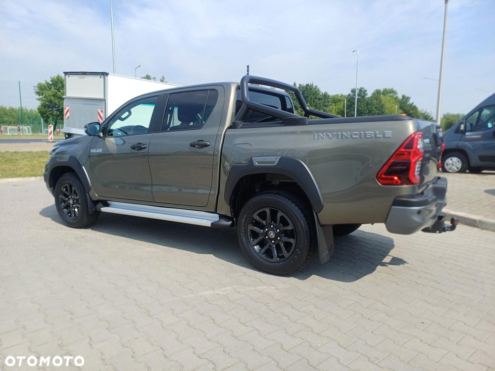Toyota Hilux - 10