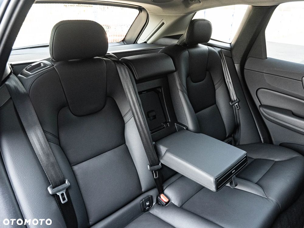 Volvo XC 60 B5 B AWD Plus Dark - 27