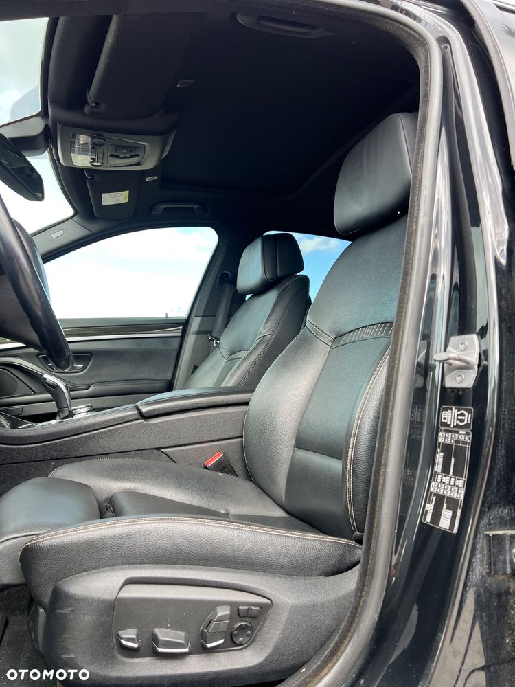 BMW Seria 5 525d Sport-Aut Luxury Line - 11