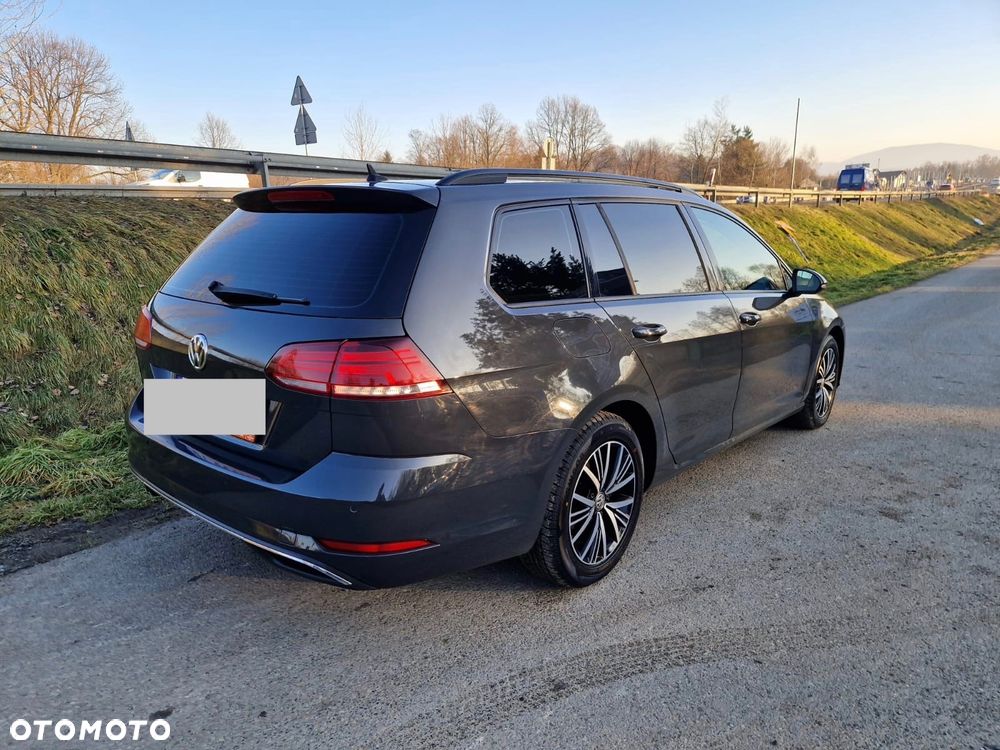 Volkswagen Golf - 6