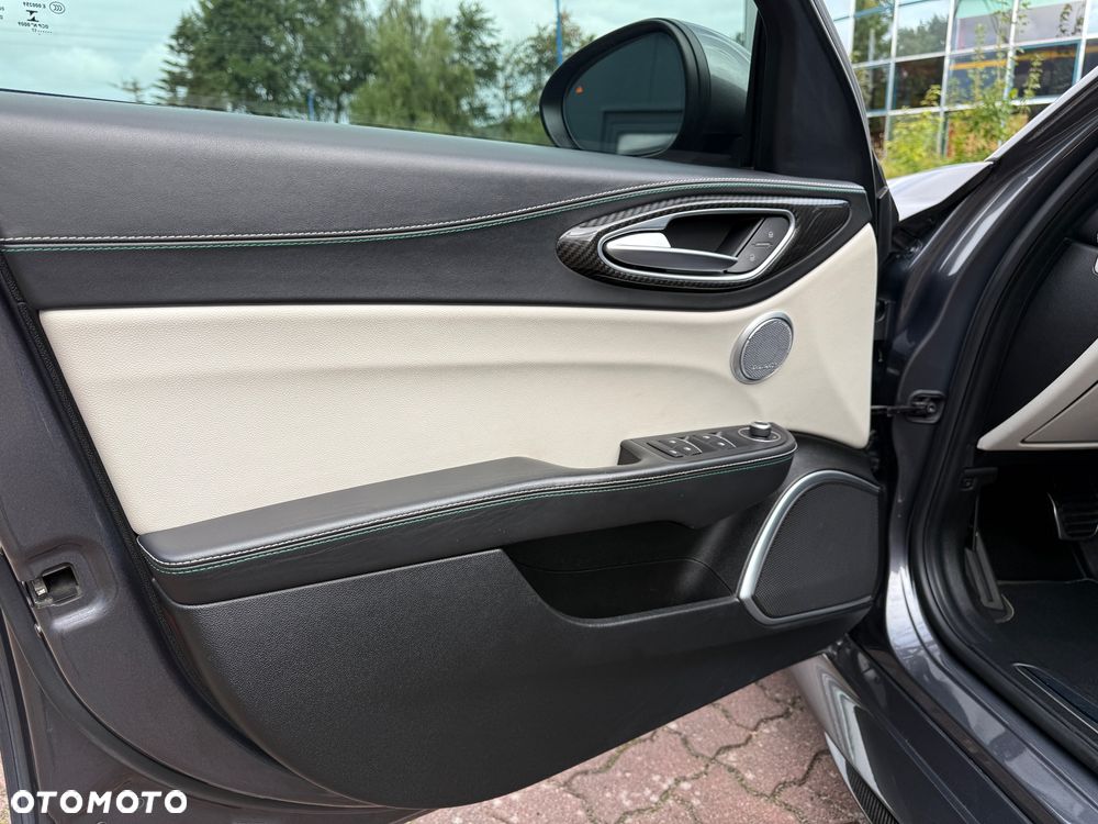 Alfa Romeo Giulia 2.9 Bi Turbo V6 Quadrifoglio - 13