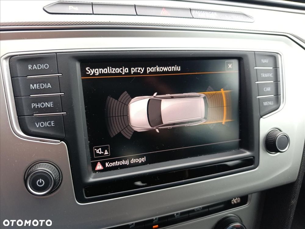 Volkswagen Passat - 25